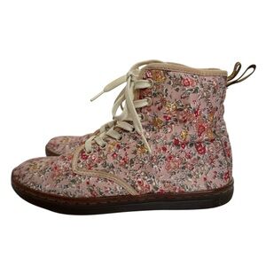 Dr Martens Women’s Pink Floral Shoreditch Vegan Lightweight Flat Boots- Size 7